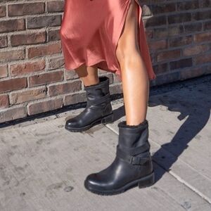 Ross & Snow Cristiana Leather Boots 7.5 A1